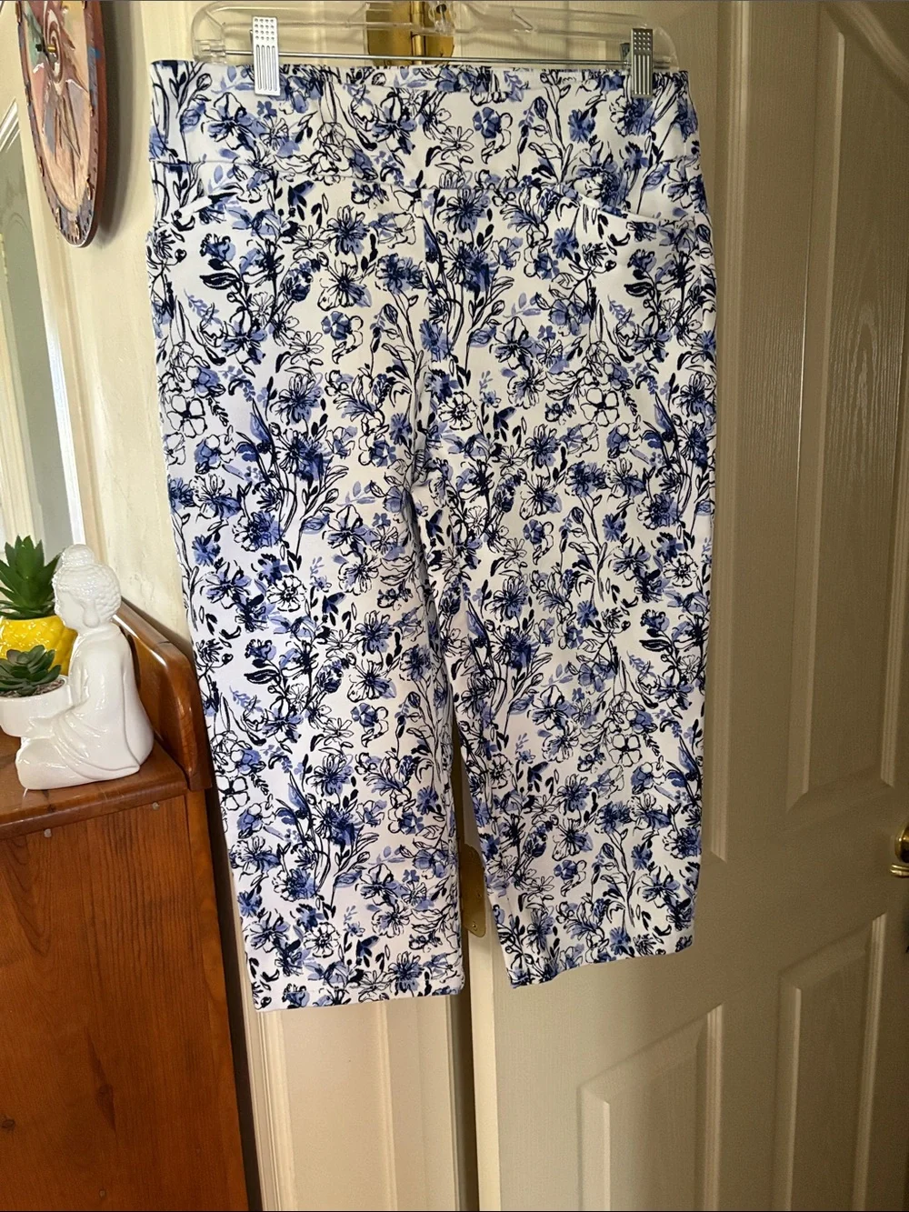 White & Blue Floral Women’s Jeans. Cropped capris